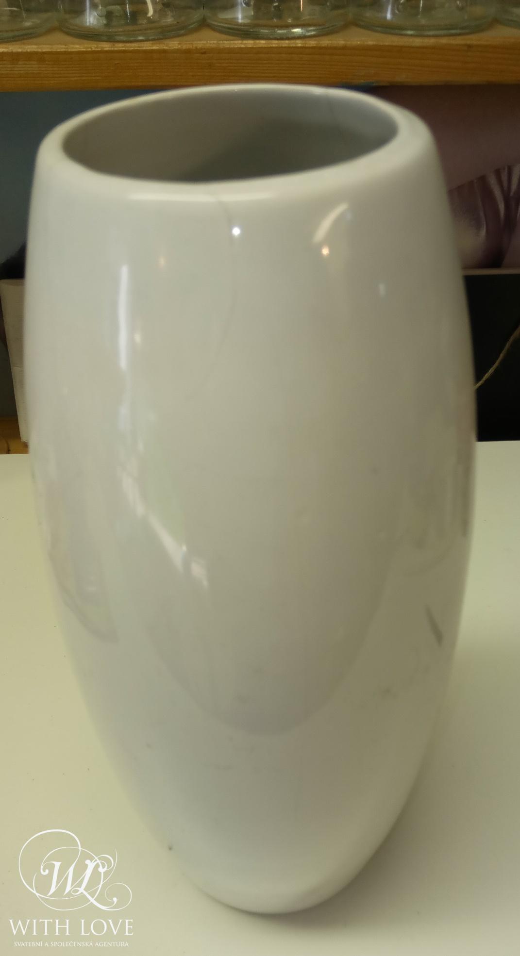Zapujčení keramická bílá váza